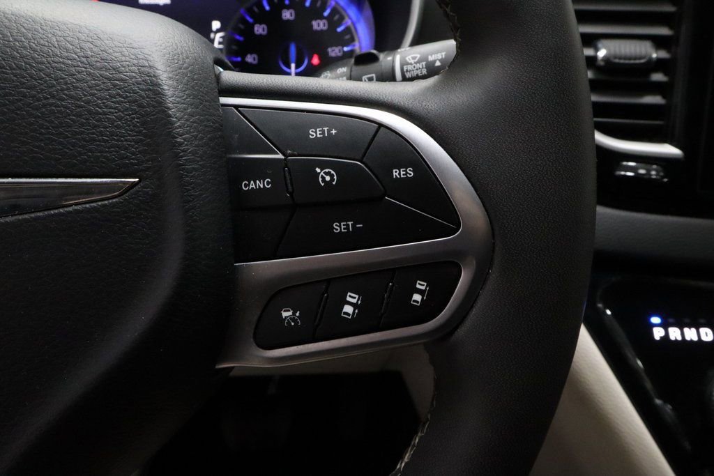 Used 2024 Chrysler Pacifica Touring-L image 29
