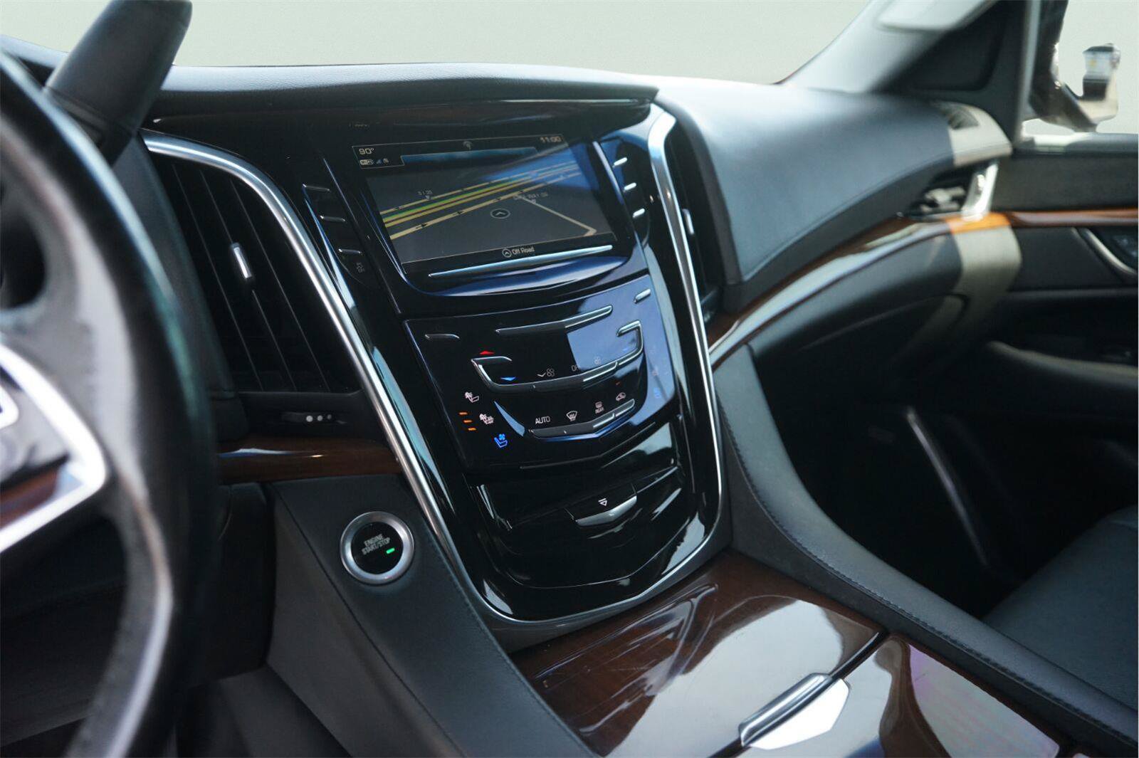 Used 2019 Cadillac Escalade Luxury AWD/4WD image 29