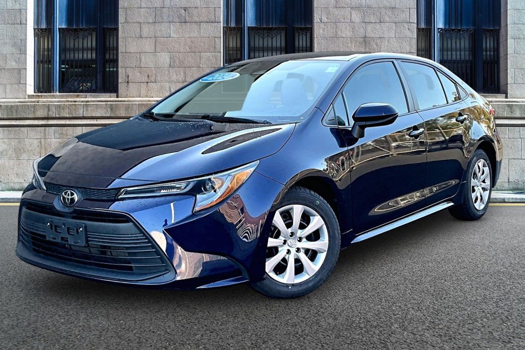 Used 2024 Toyota Corolla LE FWD image 2
