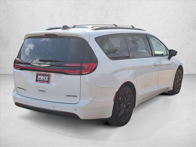 Used 2025 Chrysler Pacifica Limited FWD image 5