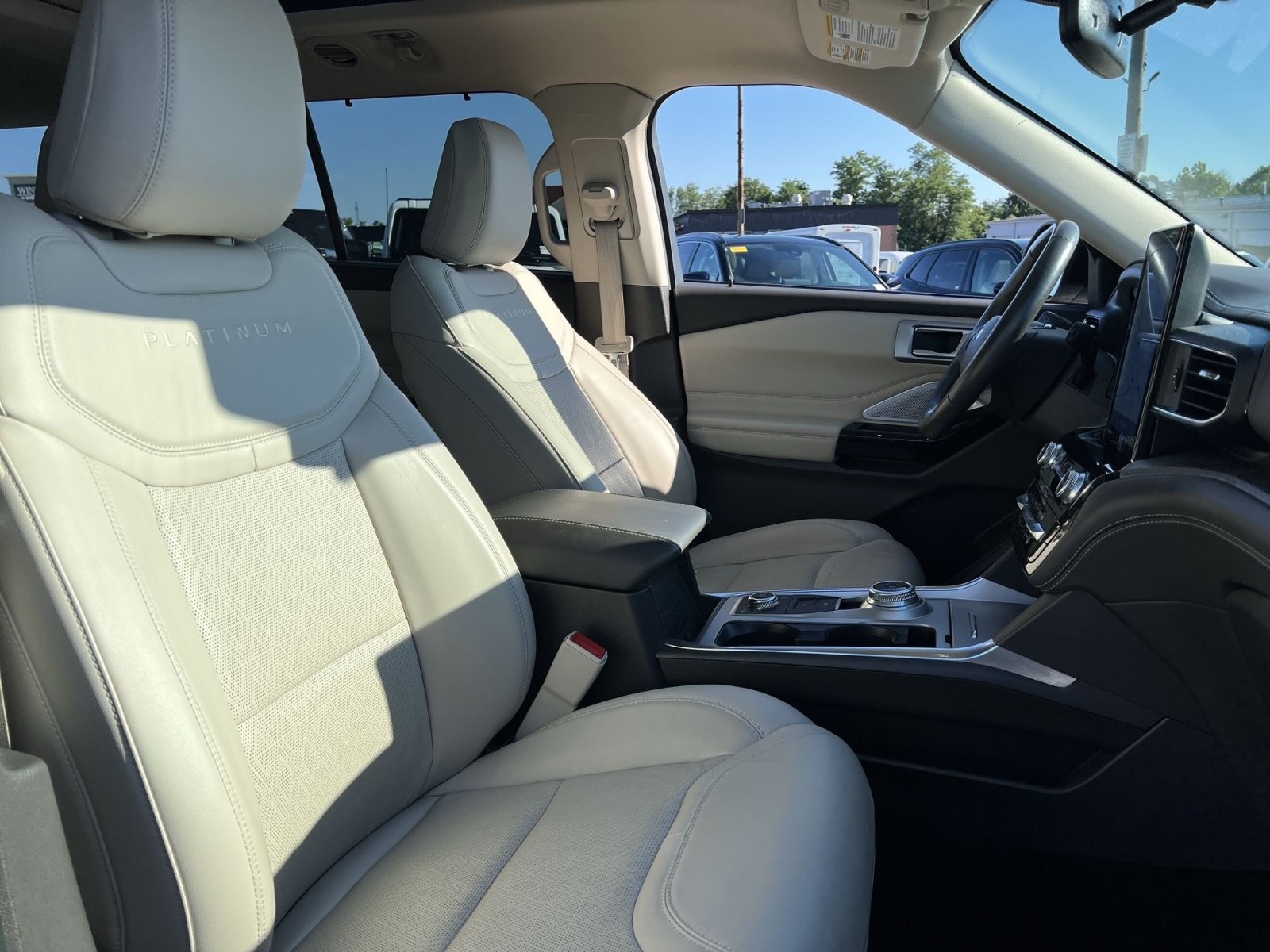 Certified 2023 Ford Explorer Platinum w/ Technology Package AWD/4WD image 27