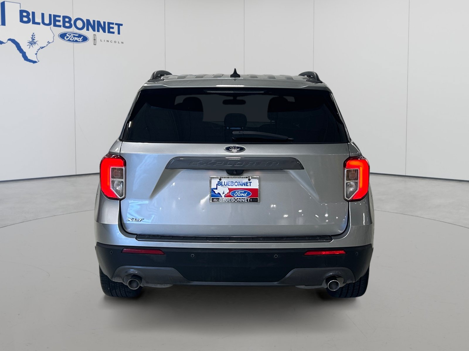 Certified 2021 Ford Explorer XLT w/ Equipment Group 202A RWD image 6