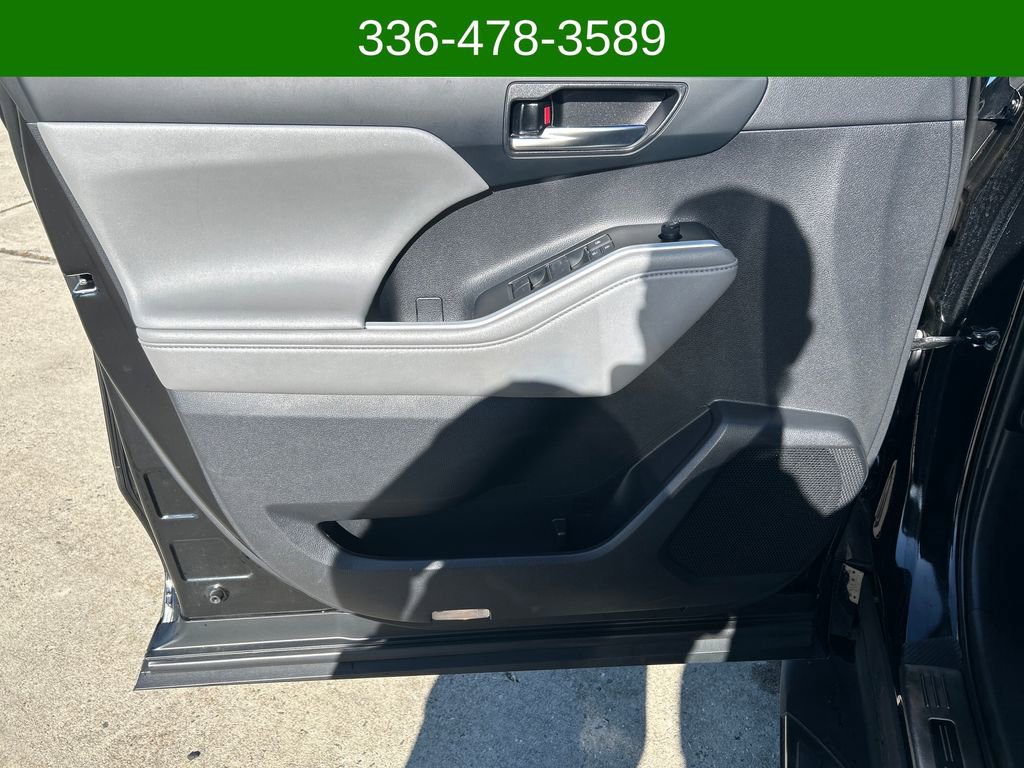 Used 2022 Toyota Highlander XLE FWD image 10