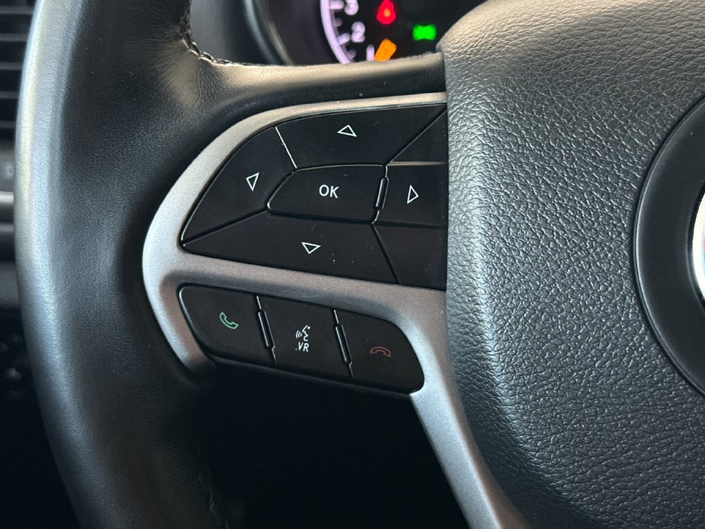 Used 2022 Jeep Grand Cherokee Laredo X RWD image 23