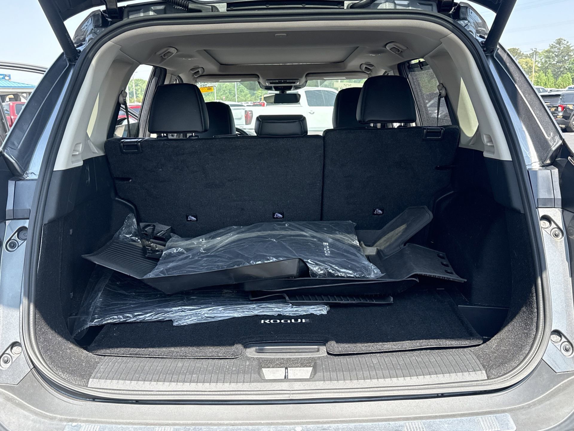 Used 2023 Nissan Rogue SL w/ SL Premium Package FWD image 18