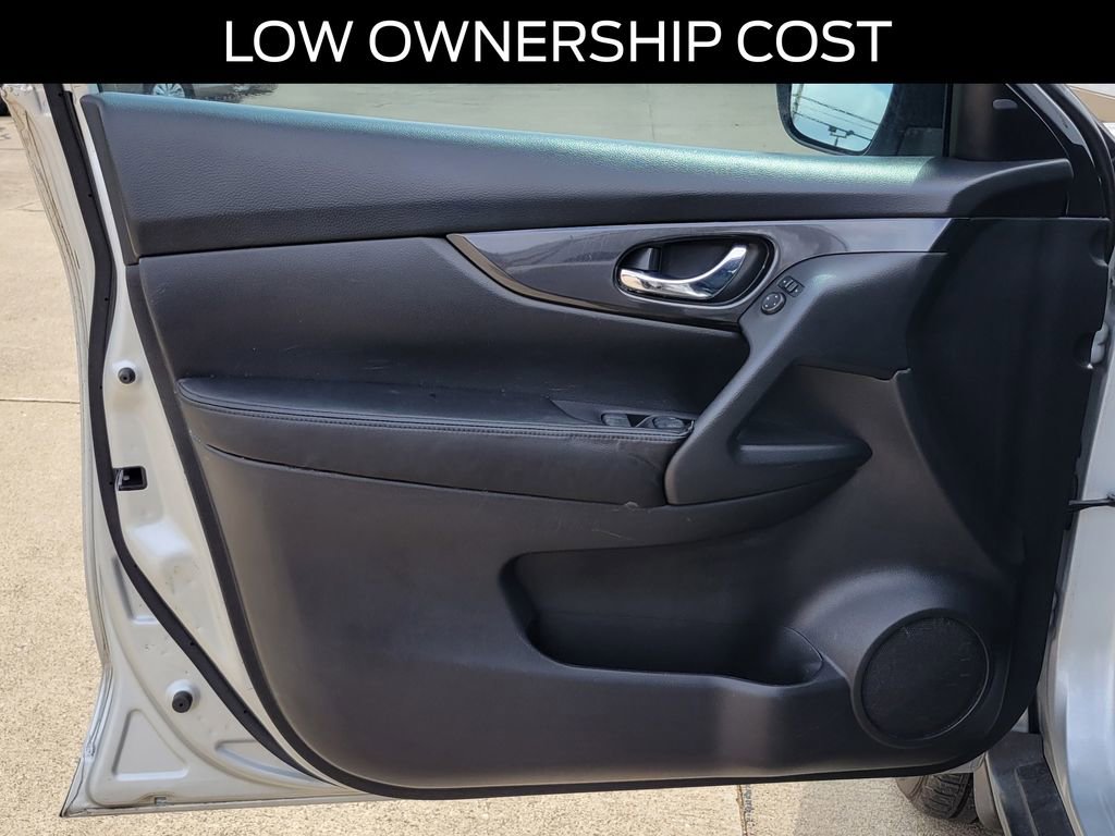 Used 2017 Nissan Rogue SV FWD image 18
