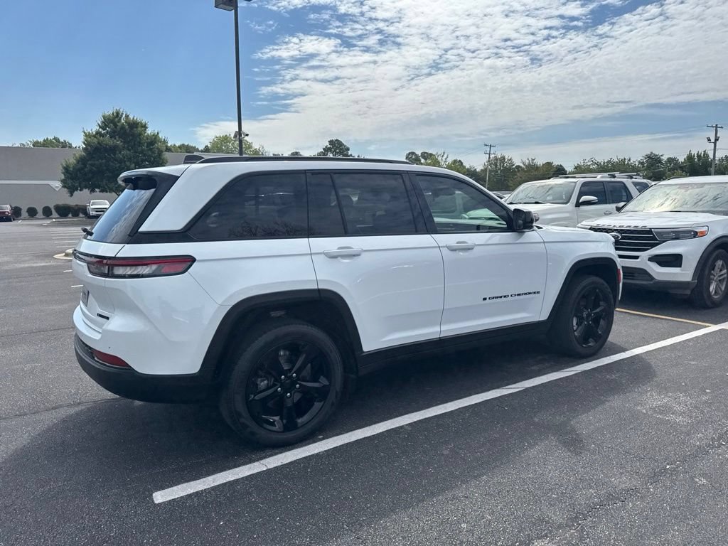 Used 2023 Jeep Grand Cherokee Limited w/ Luxury Tech Group II AWD/4WD image 8