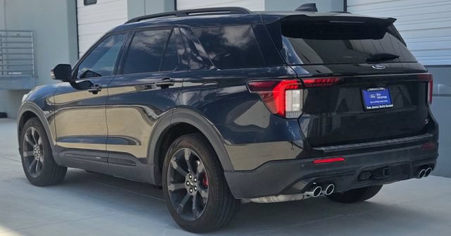 Certified 2025 Ford Explorer ST AWD/4WD image 3