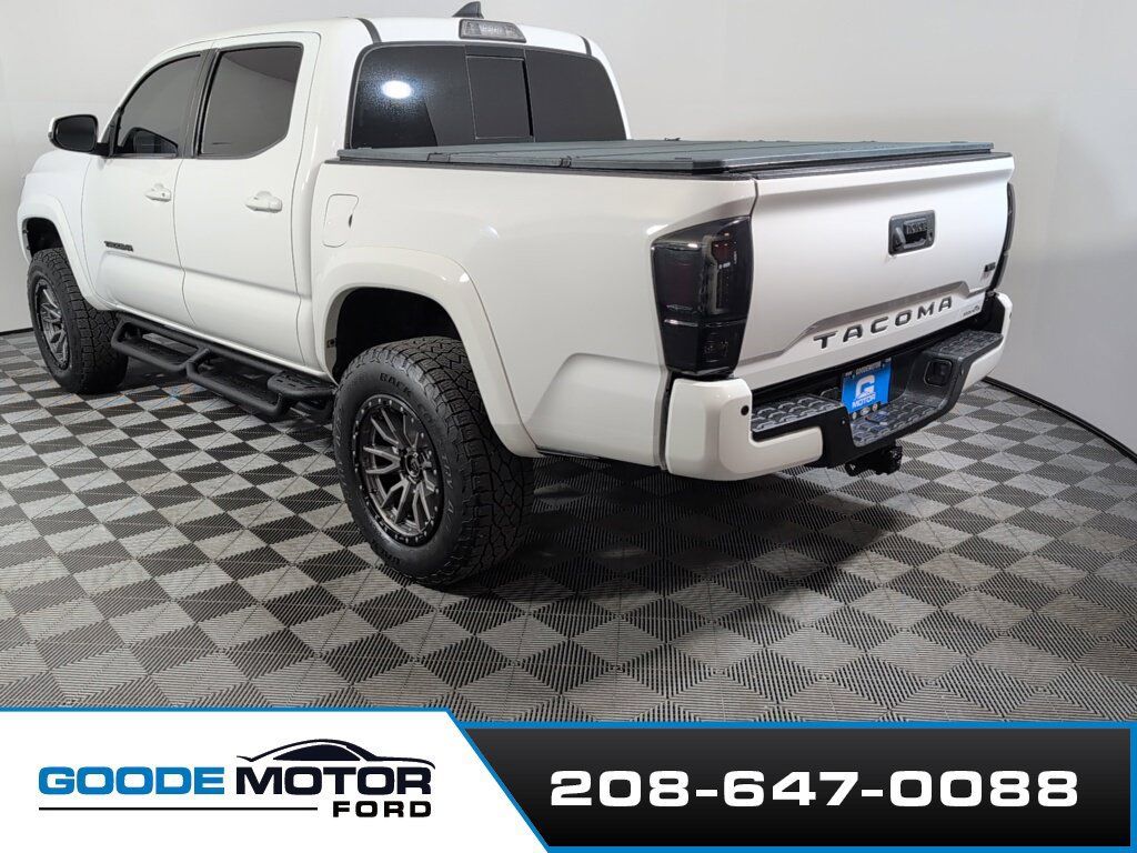 Used 2018 Toyota Tacoma TRD Sport w/ Technology Package AWD/4WD image 6