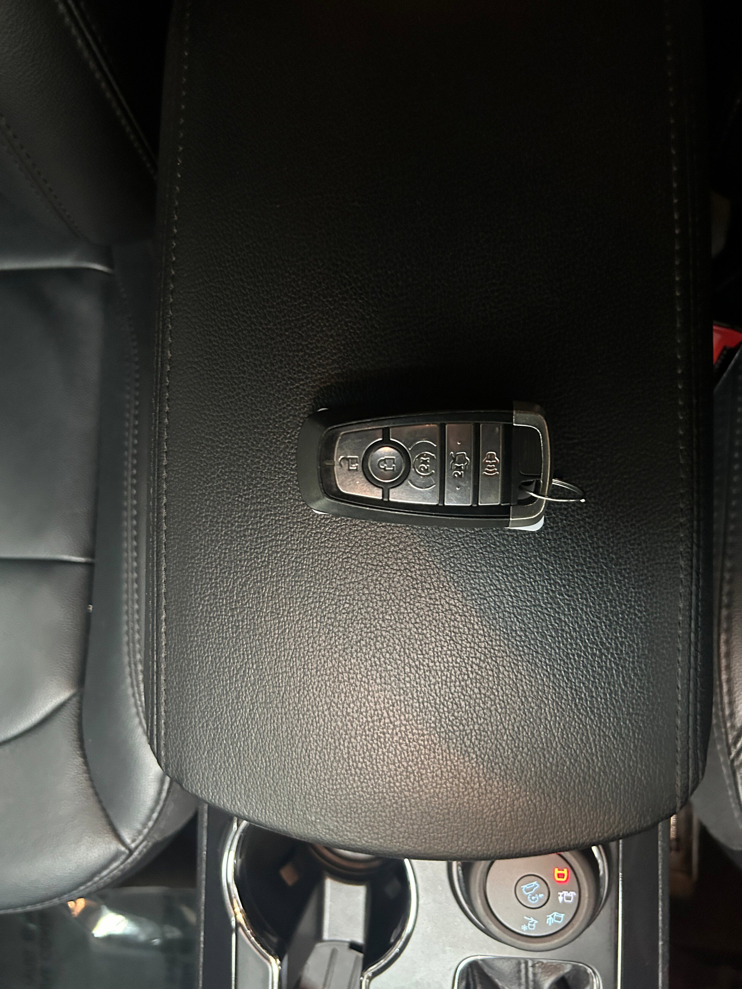 Certified 2018 Ford Explorer XLT w/ Equipment Group 202A AWD/4WD image 35