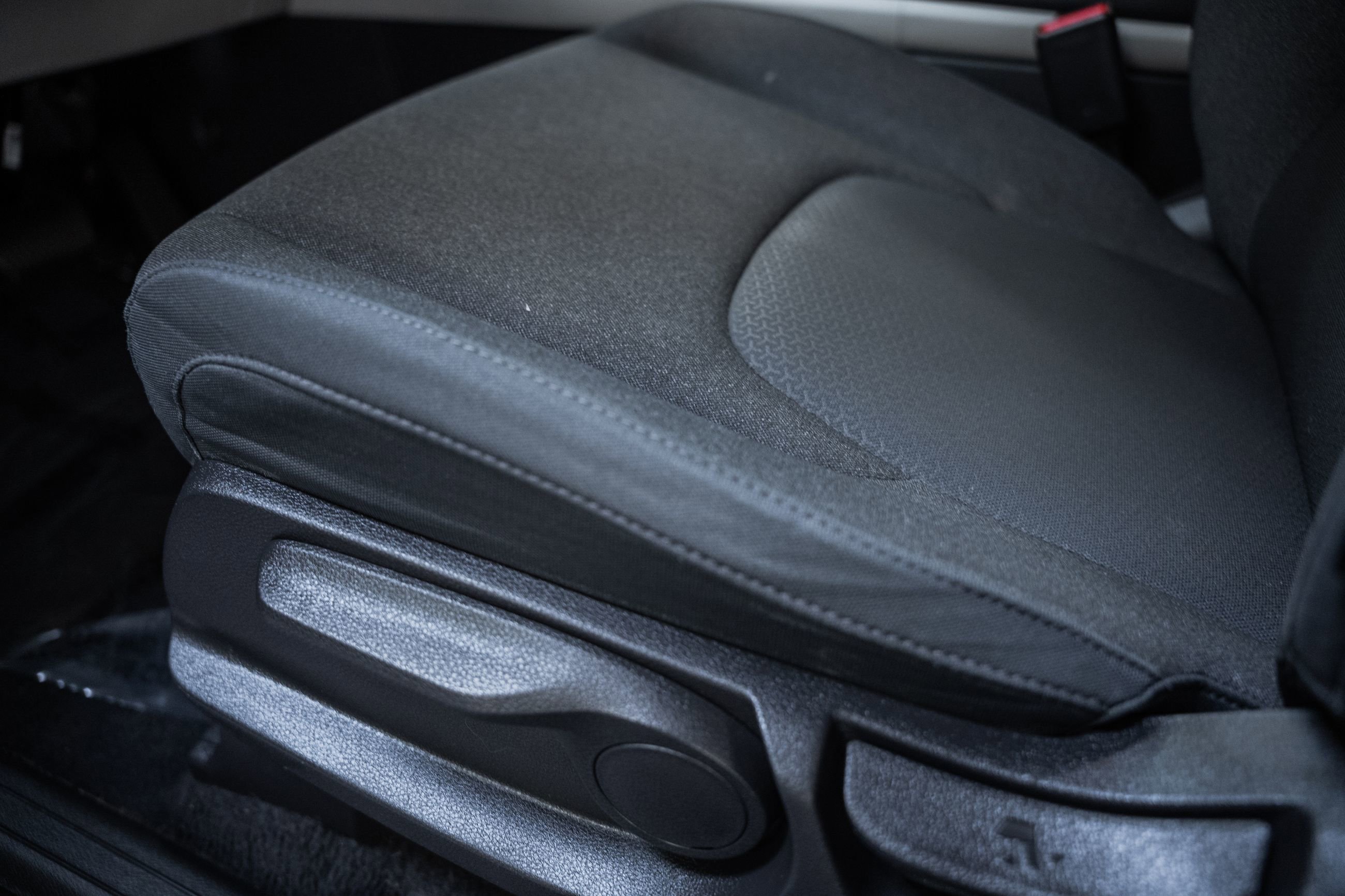 Used 2024 Kia Carnival LX image 36