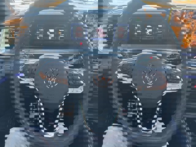 Used 2025 Volkswagen Tiguan SE R-Line image 18