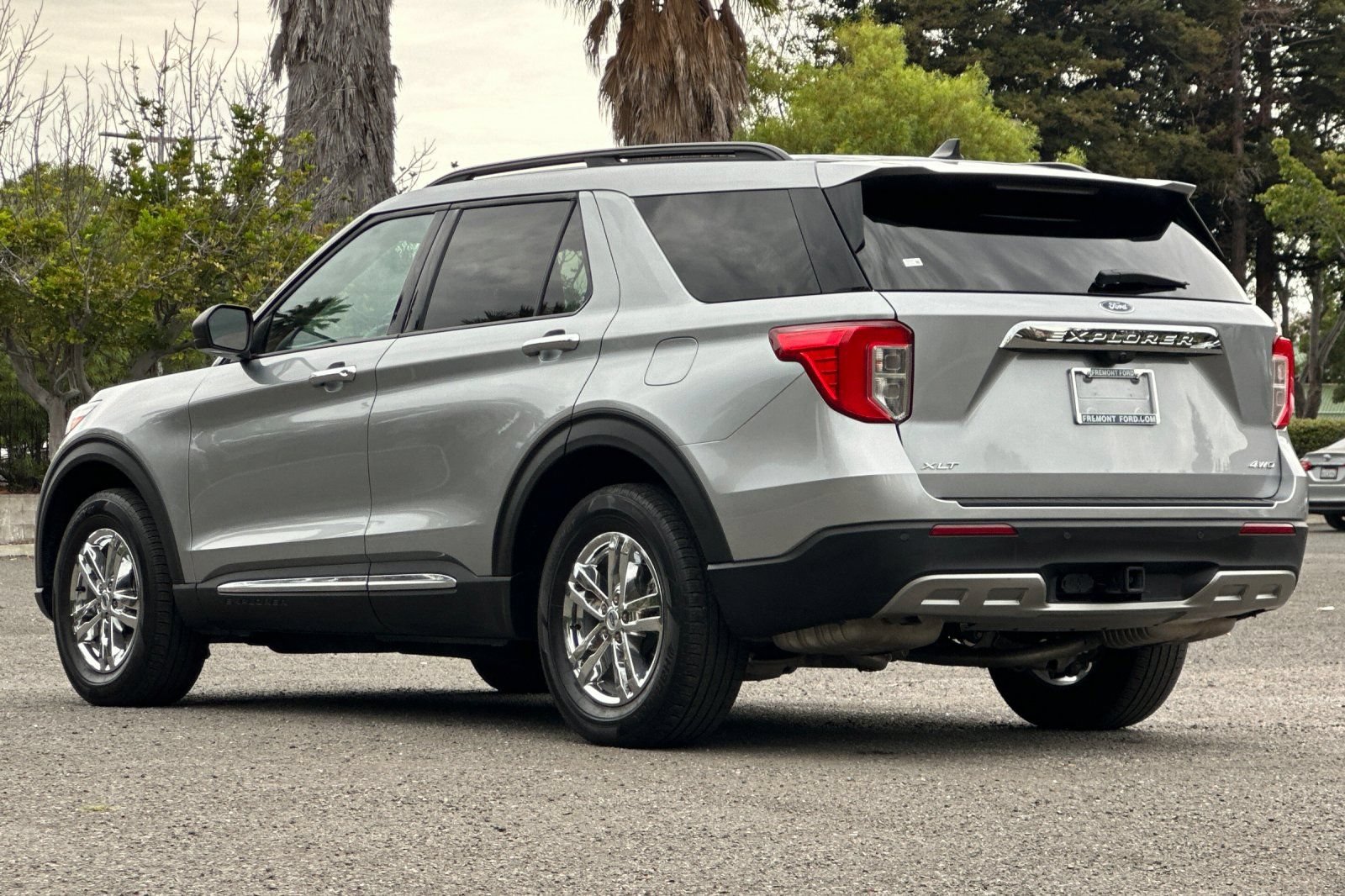 Certified 2024 Ford Explorer XLT w/ Equipment Group 202A AWD/4WD image 5