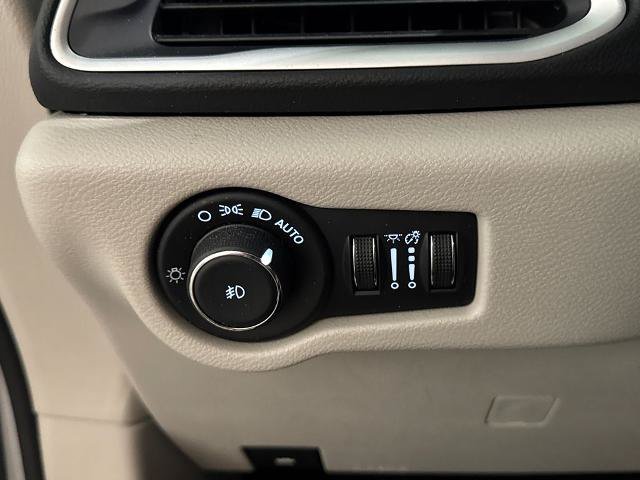 Used 2024 Chrysler Pacifica Touring-L FWD image 18