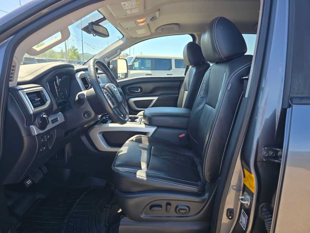 Used 2017 Nissan Titan PRO-4X AWD/4WD image 9