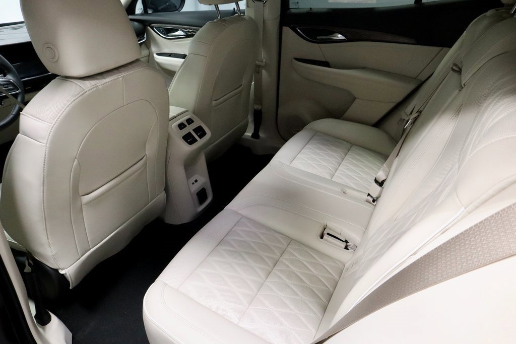 Used 2023 Buick Envision Avenir image 22