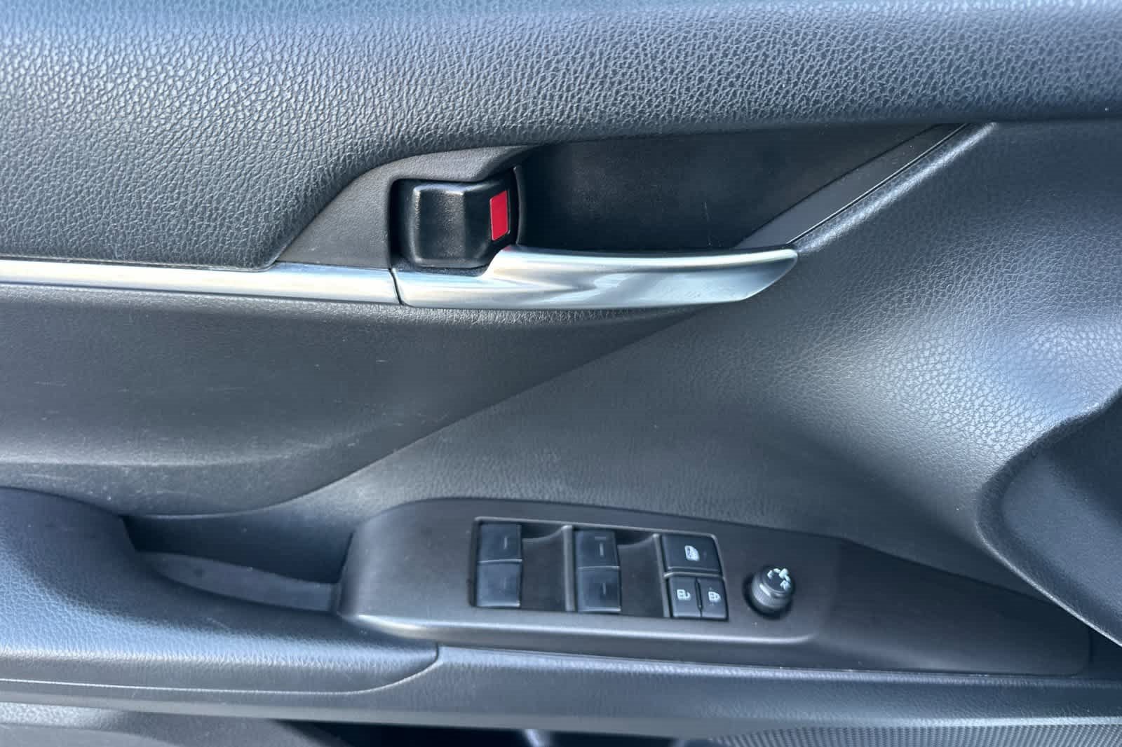 Used 2023 Toyota Camry SE image 13