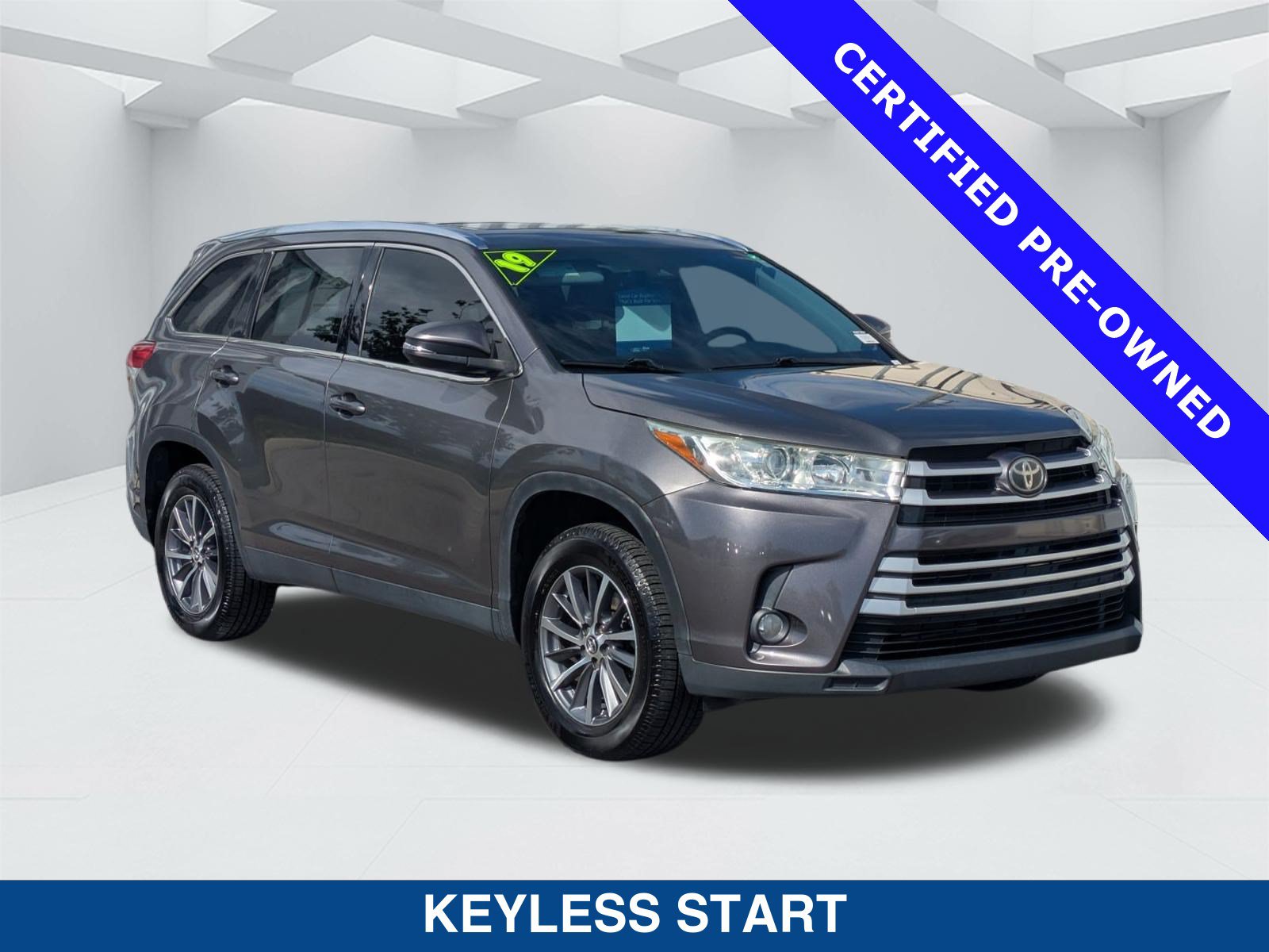 Used 2019 Toyota Highlander XLE FWD video 3