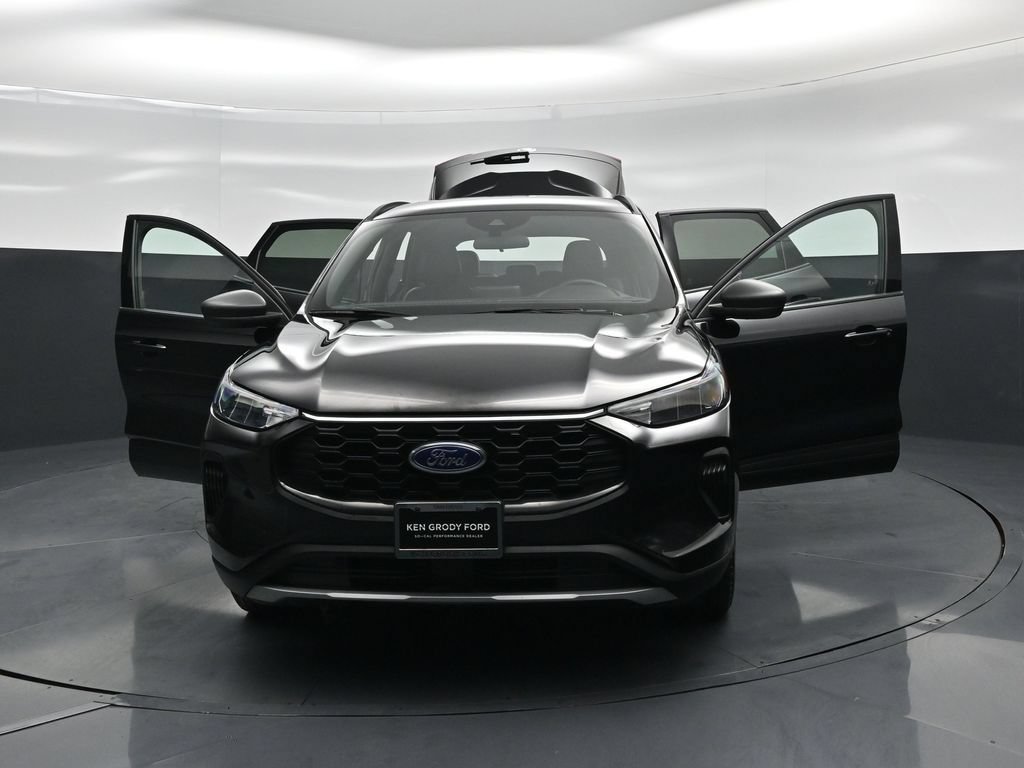Certified 2025 Ford Escape ST-Line FWD image 28