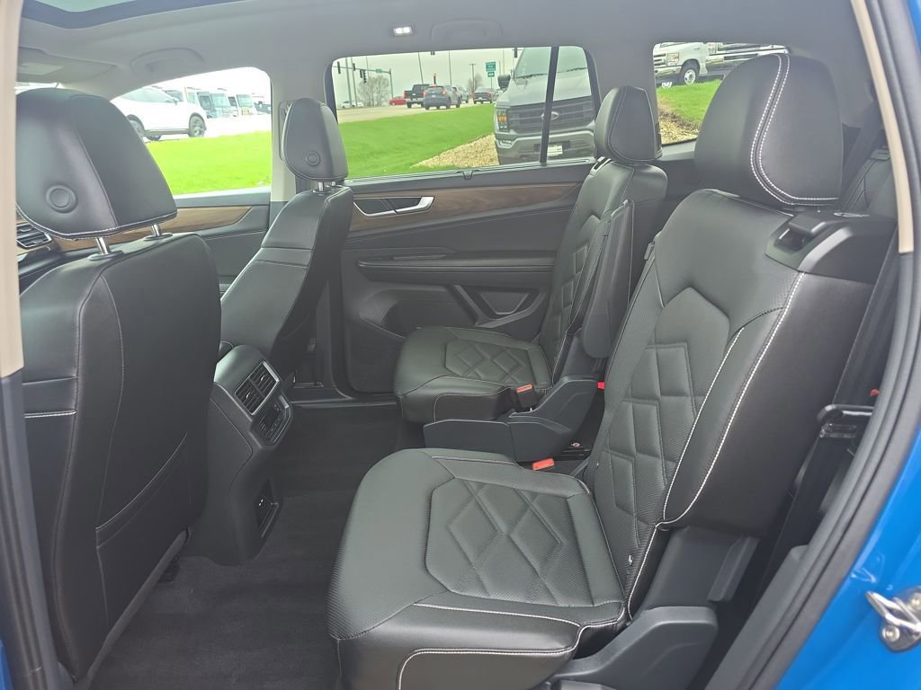 Used 2025 Volkswagen Atlas SE AWD/4WD image 38