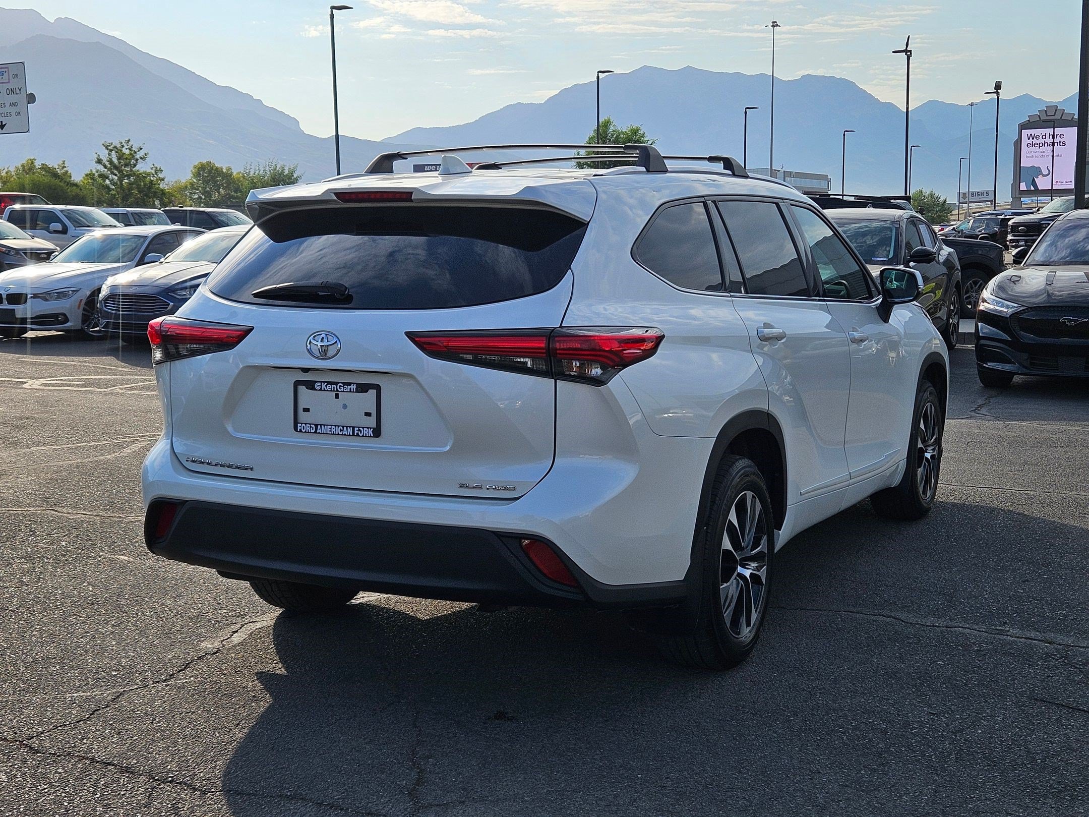 Used 2020 Toyota Highlander XLE AWD/4WD image 15