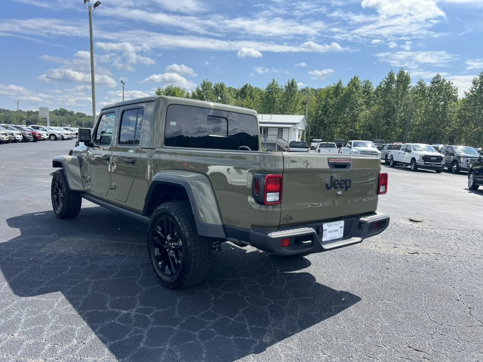 Used 2025 Jeep Gladiator Sport image 5