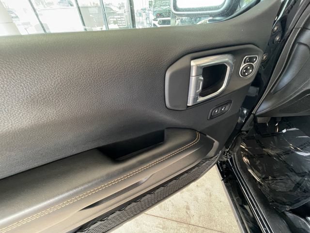 Used 2025 Jeep Wrangler Unlimited Sahara AWD/4WD image 11