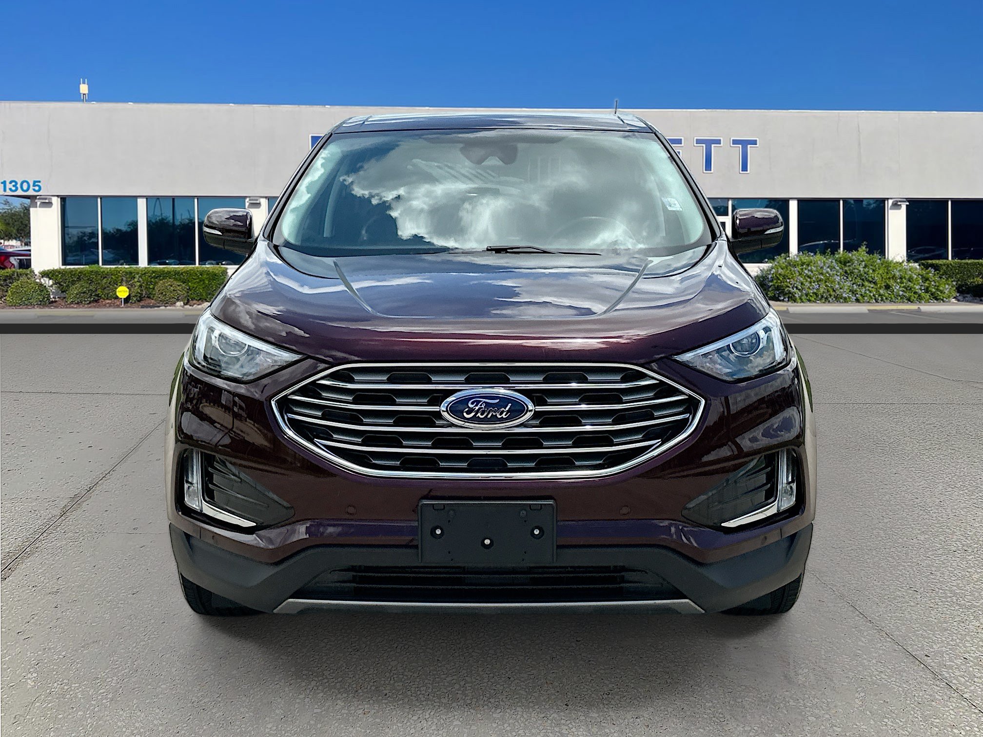 Certified 2024 Ford Edge Titanium AWD/4WD image 2