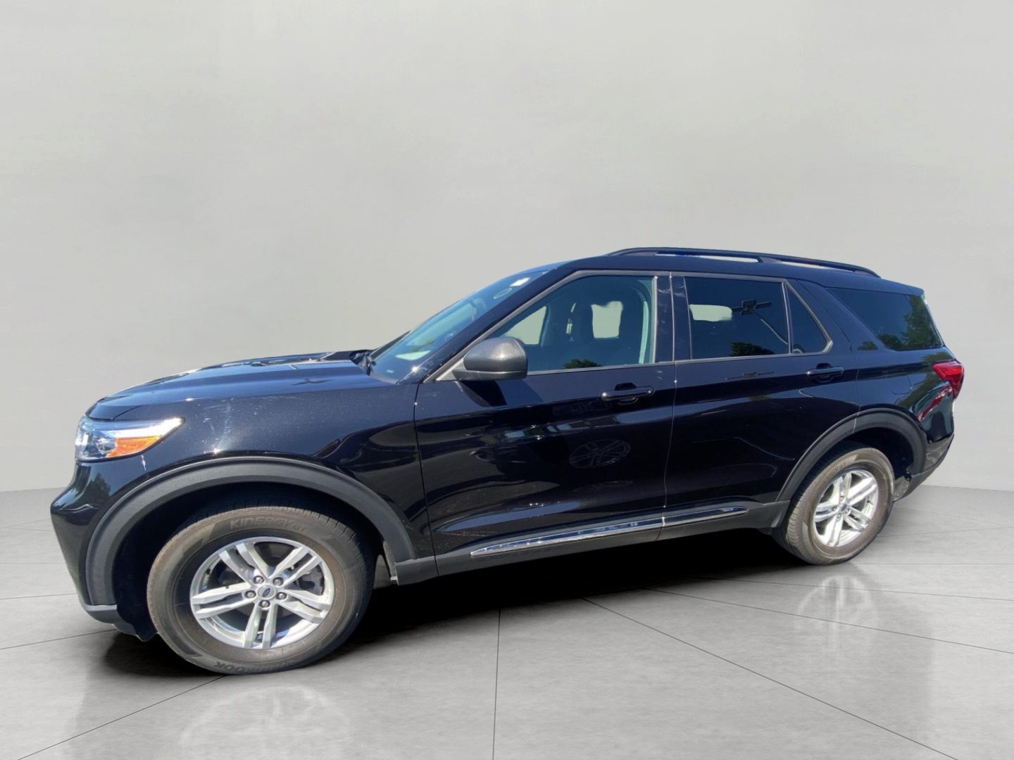Certified 2024 Ford Explorer XLT w/ Equipment Group 202A AWD/4WD image 5