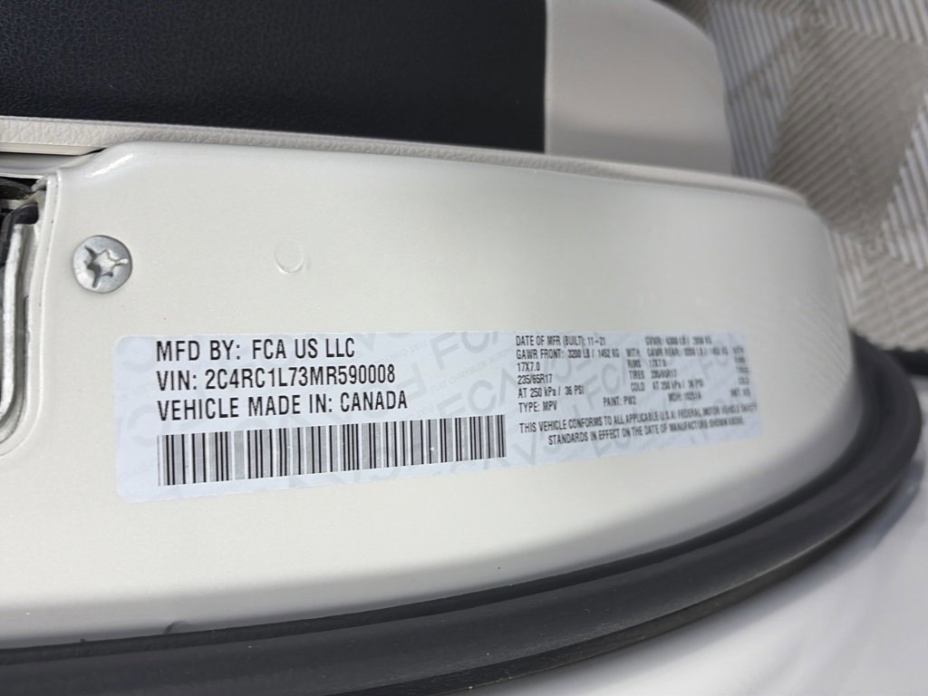 Used 2021 Chrysler Pacifica Touring-L image 9