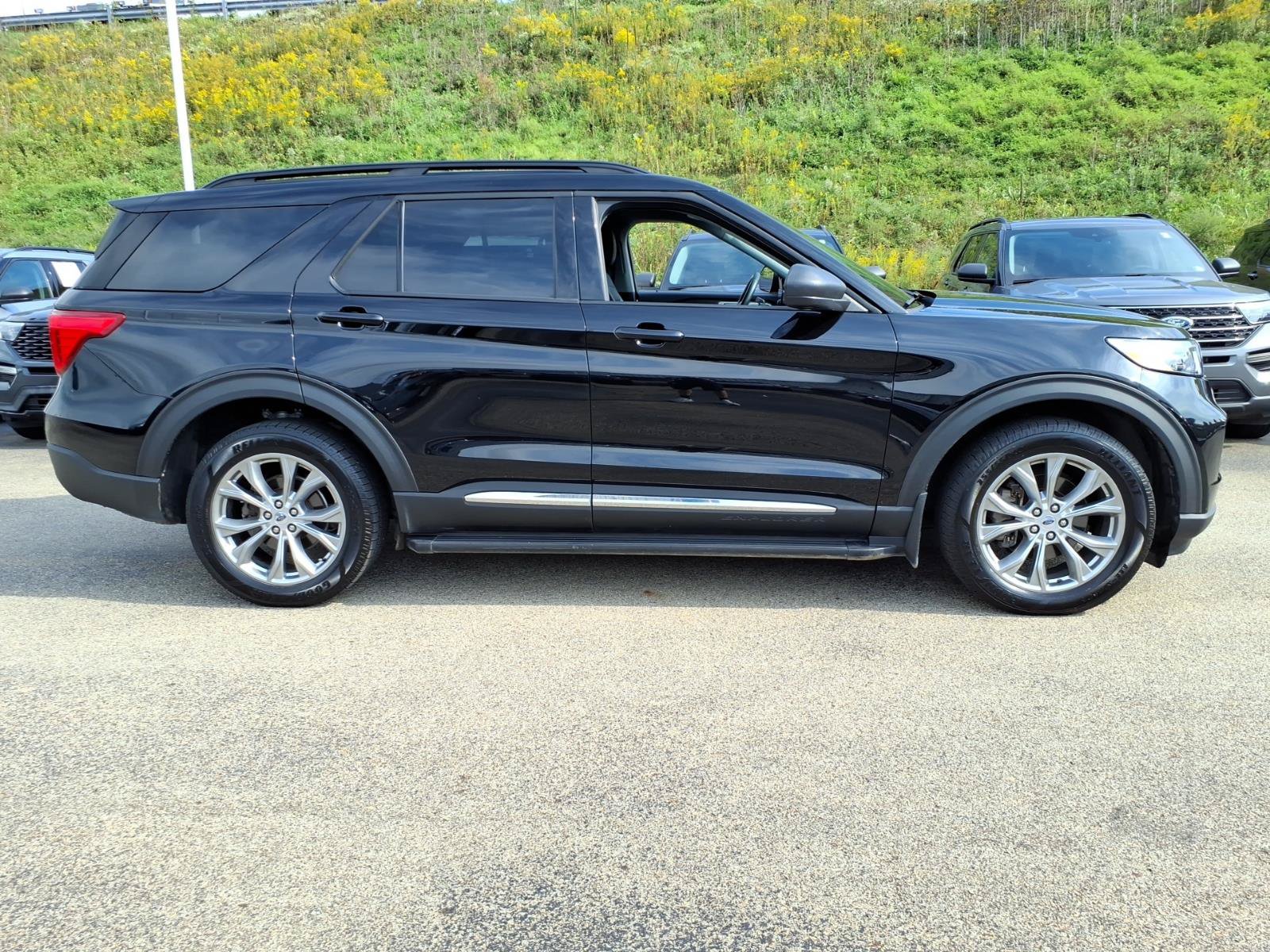 Certified 2023 Ford Explorer XLT w/ Equipment Group 202A AWD/4WD image 6