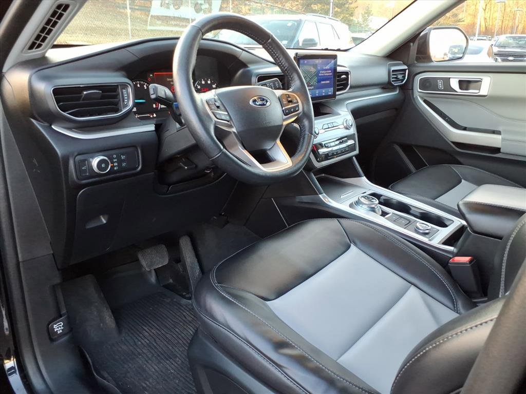 Certified 2022 Ford Explorer XLT w/ Equipment Group 202A image 13