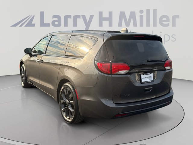 Used 2019 Chrysler Pacifica Touring Plus w/ S Appearance Package FWD image 3