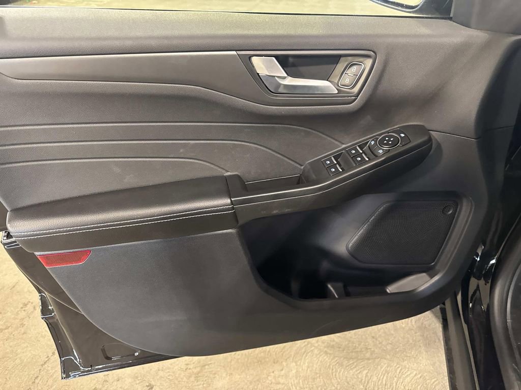 Certified 2025 Ford Escape Base image 14