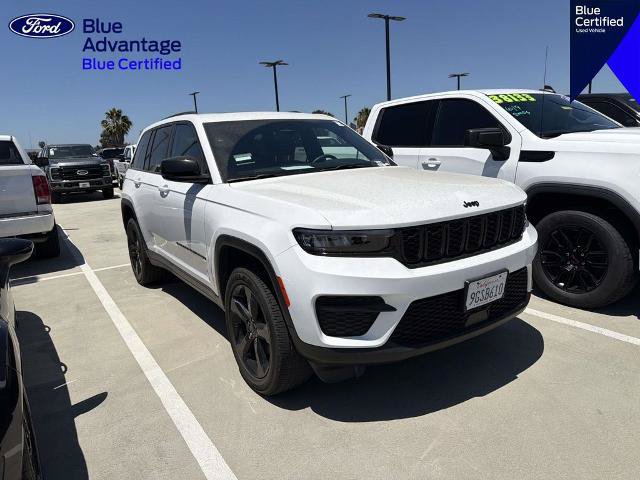 Used 2023 Jeep Grand Cherokee Altitude AWD/4WD image 16