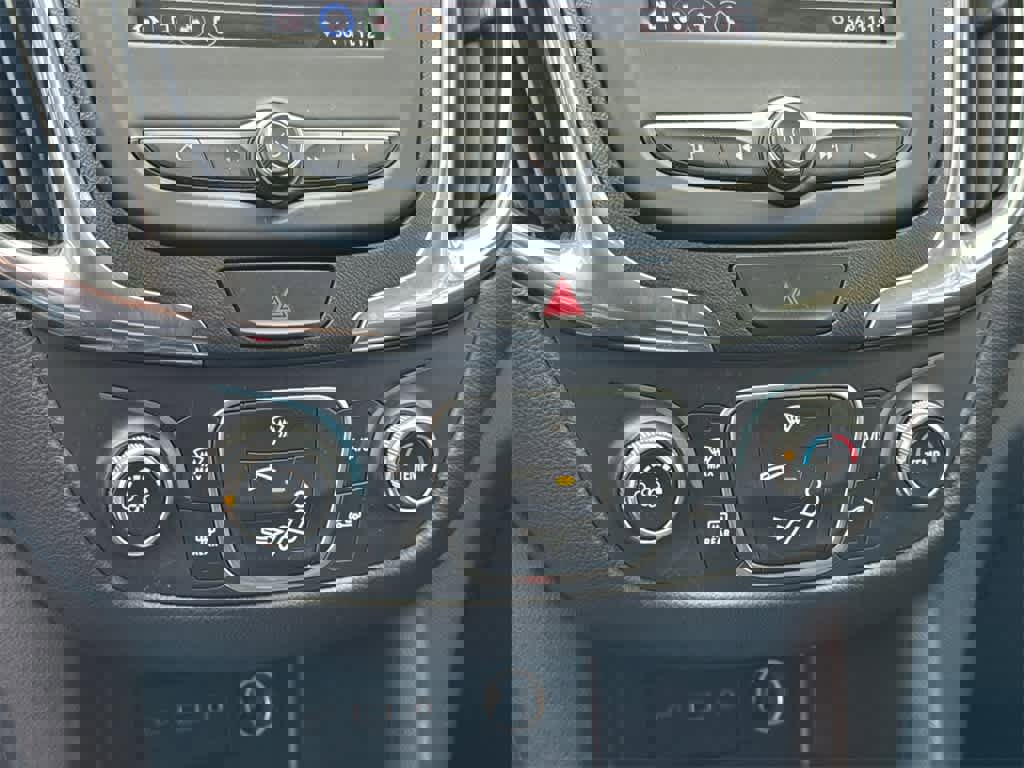 Used 2020 Chevrolet Equinox LT w/ LPO, Floor Liner Package image 28