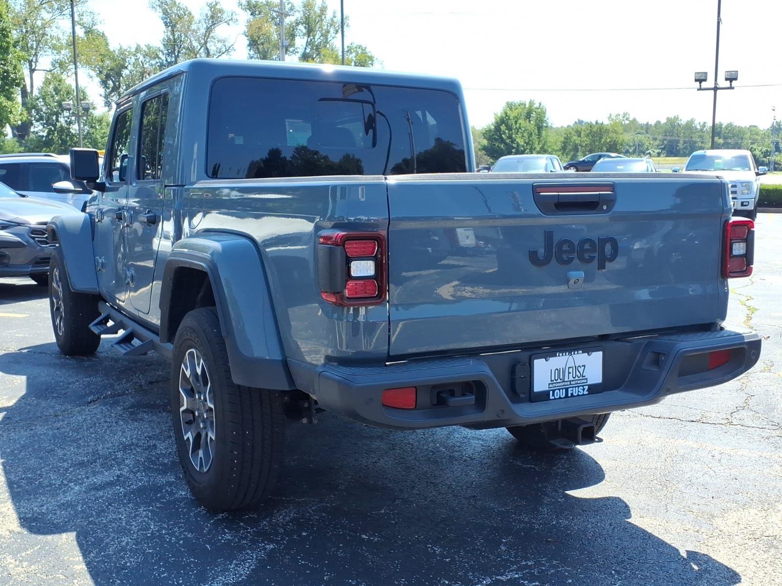 Used 2025 Jeep Gladiator Sport w/ Premium Package AWD/4WD image 25