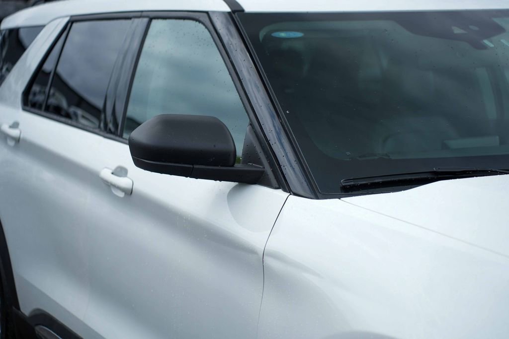 Certified 2023 Ford Explorer XLT w/ Equipment Group 202A AWD/4WD image 9