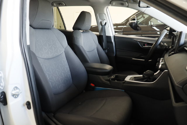 Used 2021 Toyota RAV4 XLE FWD image 24