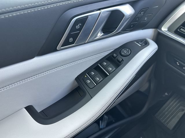Used 2025 BMW X5 sDrive40i w/ M Sport Package RWD image 14