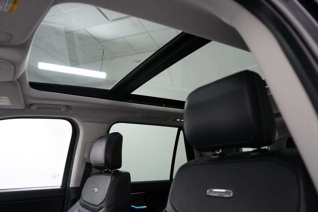 Certified 2025 Ford Expedition Platinum AWD/4WD image 17