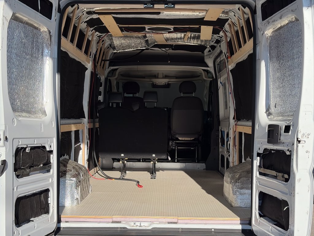 Used 2025 RAM ProMaster 2500 w/ Storage Group FWD image 22