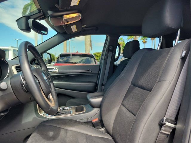 Used 2017 Jeep Grand Cherokee Laredo w/ Quick Order Package 23E AWD/4WD image 23