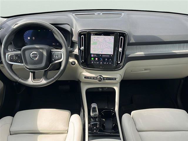 Used 2025 Volvo XC40 B5 Plus AWD/4WD image 19