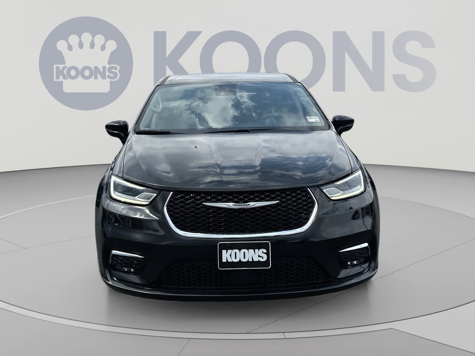 Used 2024 Chrysler Pacifica Touring-L FWD image 4