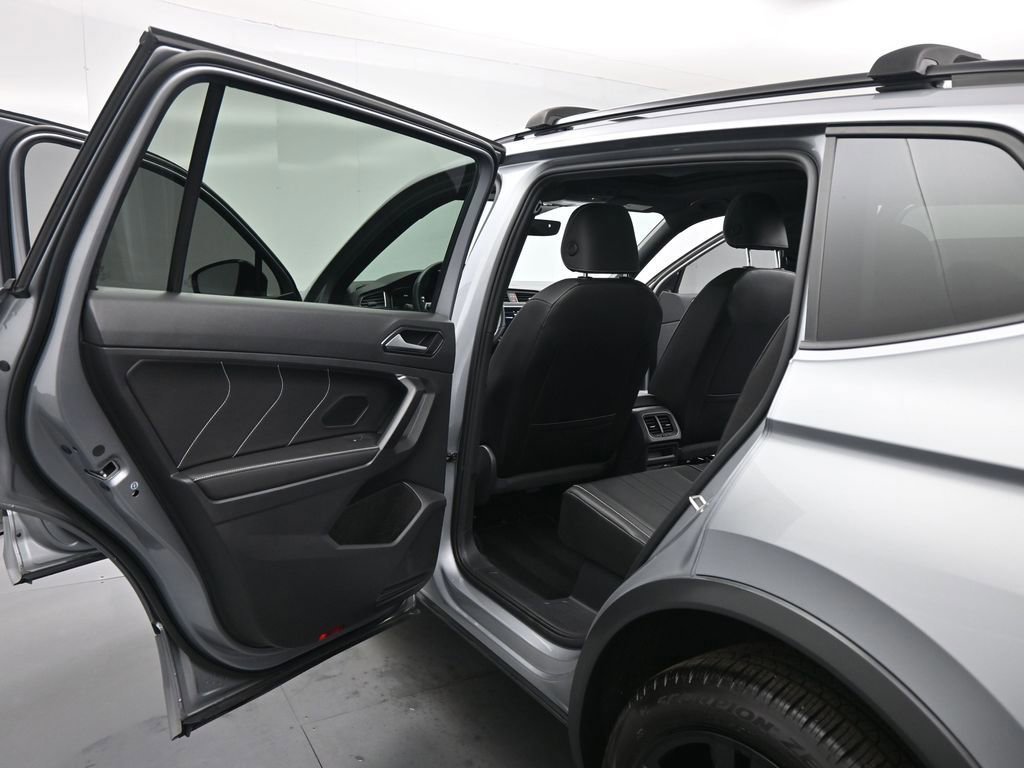 Used 2023 Volkswagen Tiguan SE R-Line FWD image 41