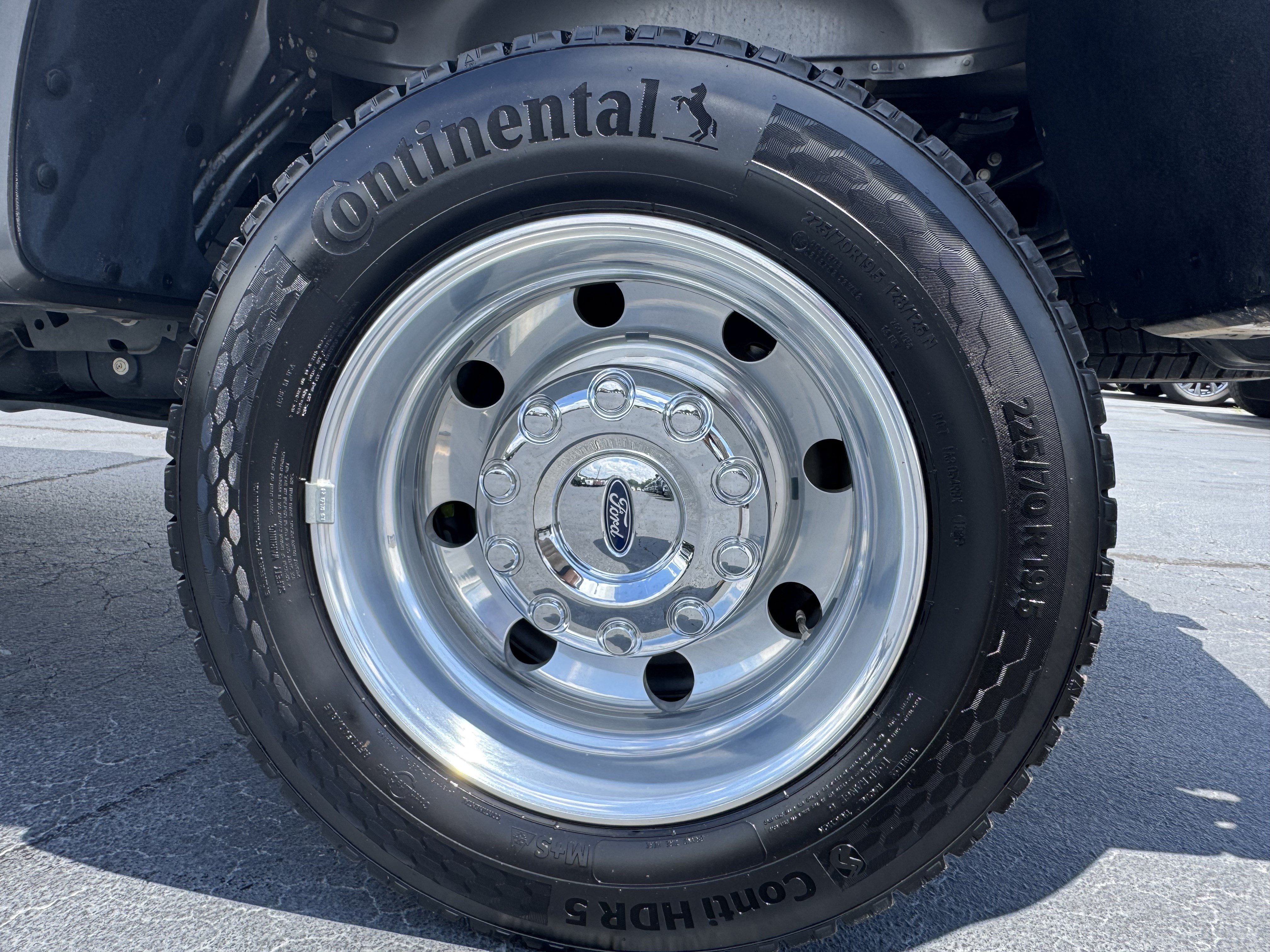 Certified 2025 Ford F450 Platinum w/ FX4 Off-Road Package AWD/4WD image 24