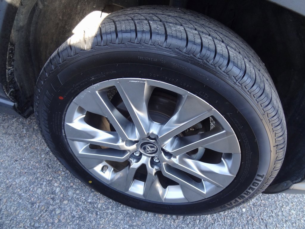 Used 2019 Toyota RAV4 Limited image 13