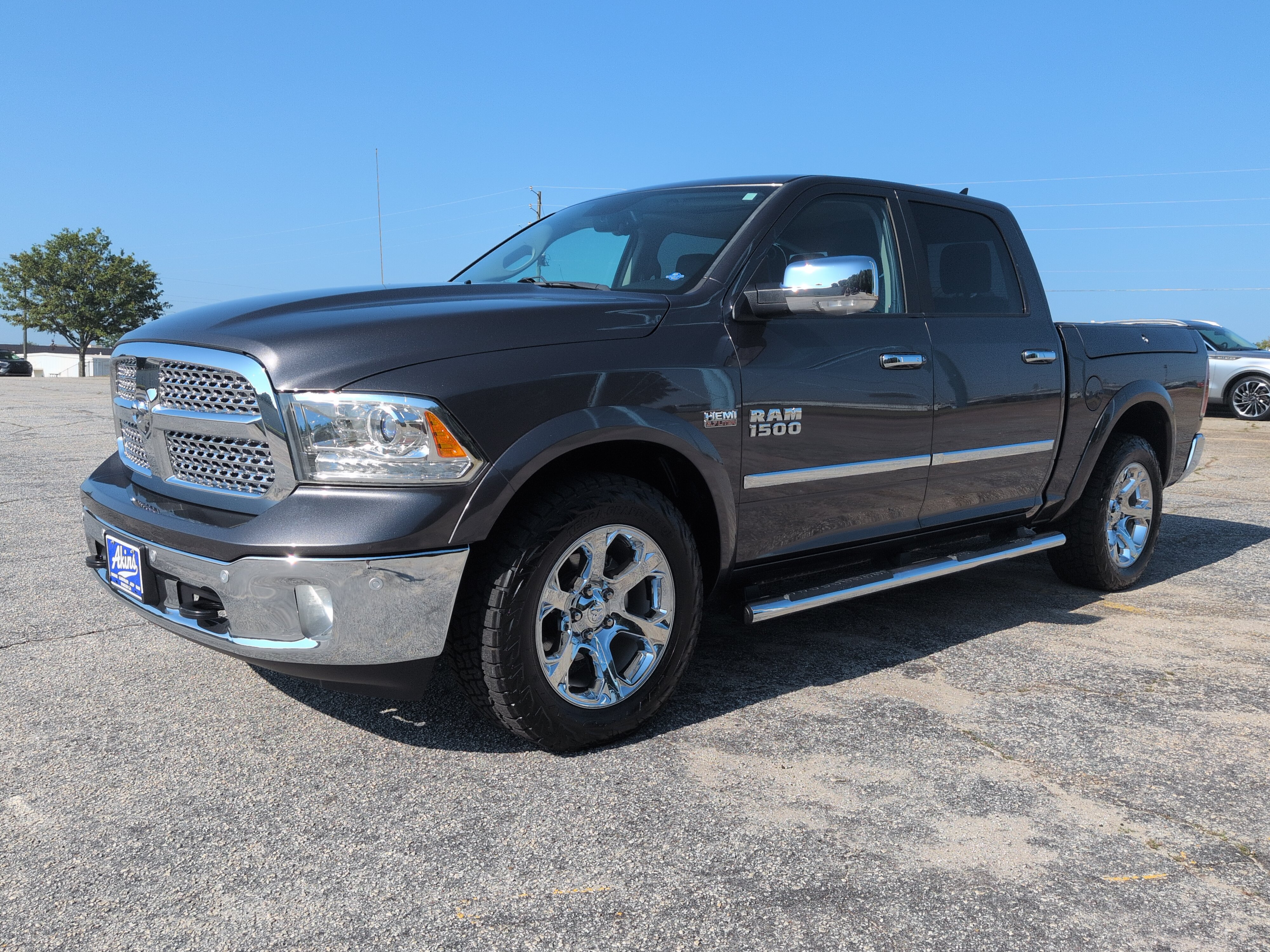 Used 2017 RAM 1500 Laramie w/ Convenience Group AWD/4WD image 6