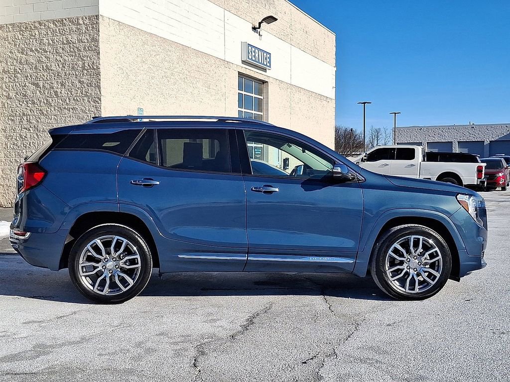 Used 2024 GMC Terrain Denali w/ Denali Premium Package image 5